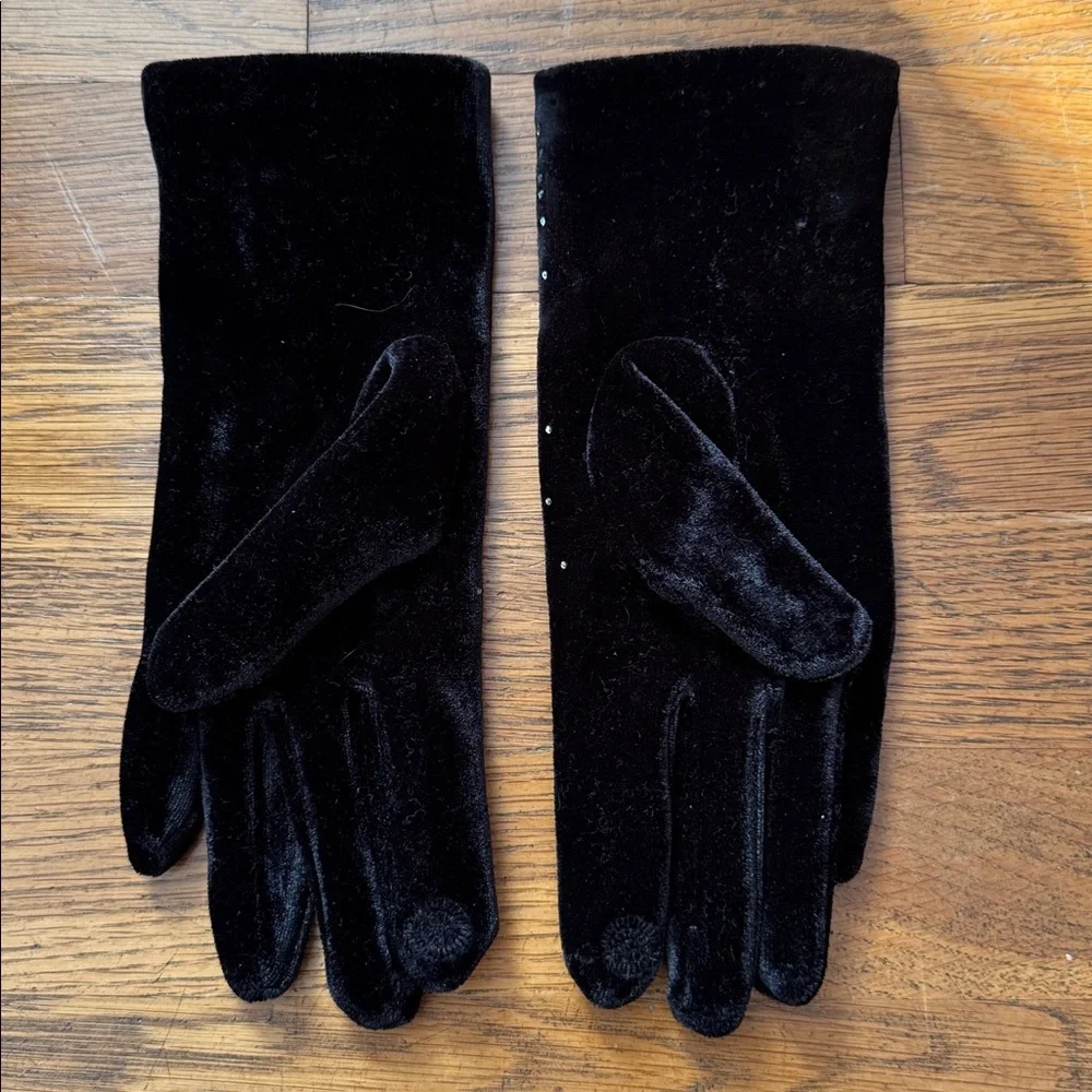 🎄Crystal embellished black velvet gloves. Size S.